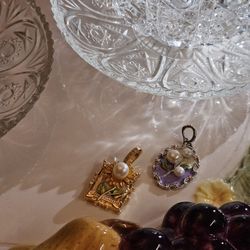 Two Pieces Antique Pendant Gold Plate Natural Fresh Water Pearl ✨️ 