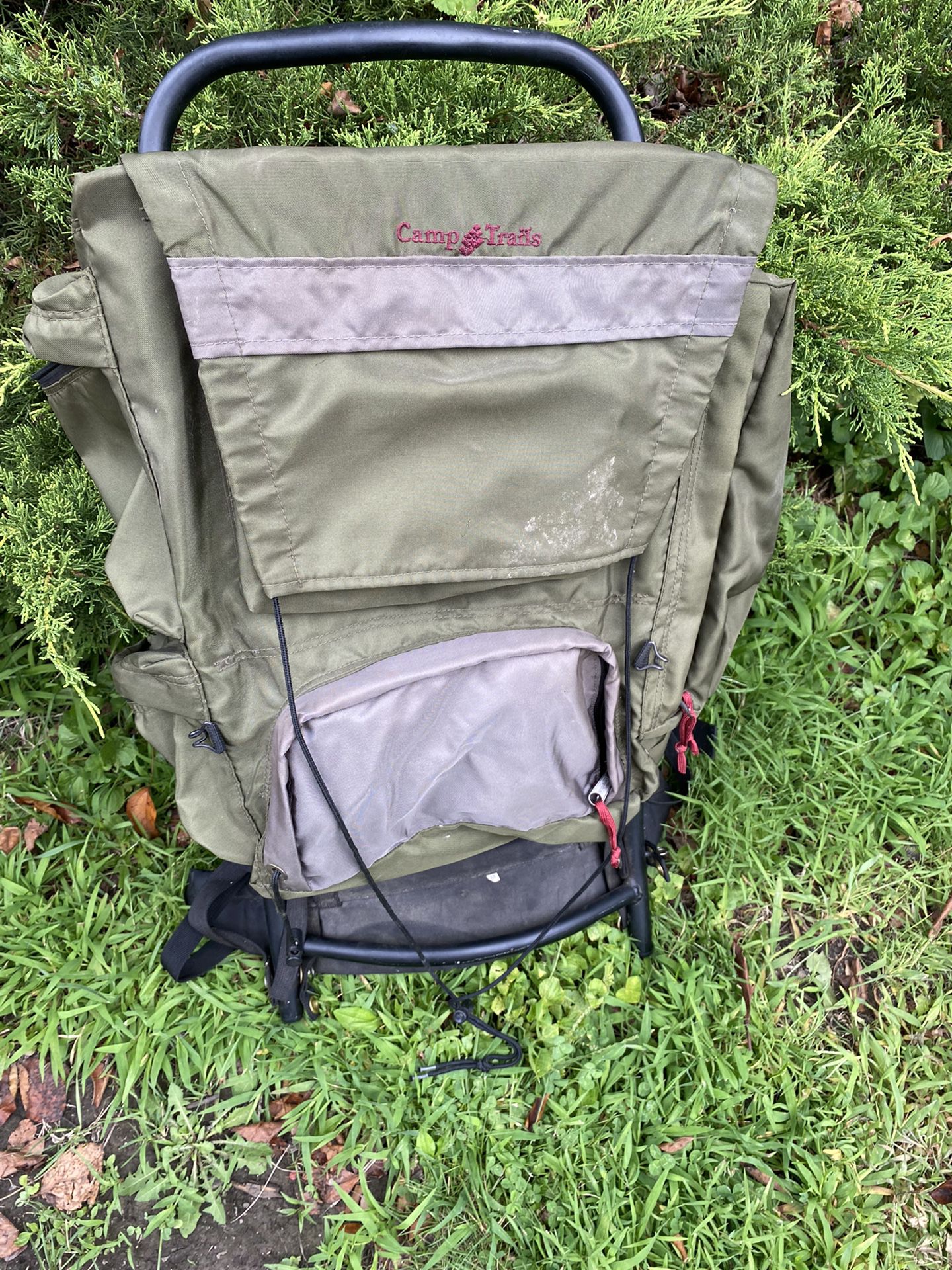 Hiking backpack camp trails metal frame lightweight canvas good shape can deliver