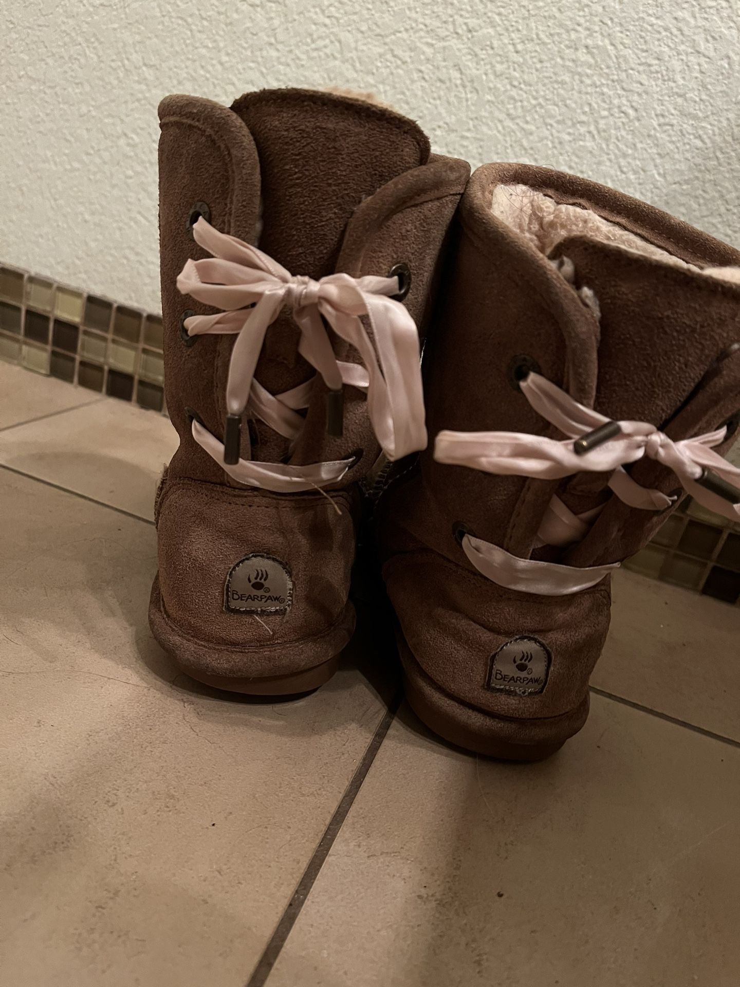 Size 5 women Bear paw pink bow boots