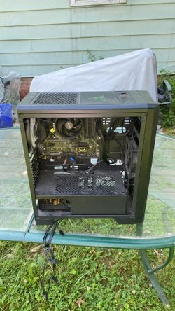 PC RIG COMES EIT EVERYTHINGN EXCEPT GRAPHICS CARD AND RAM 