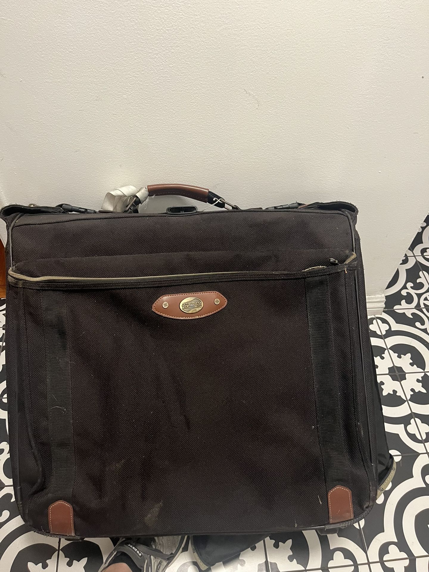 American Tourister Garment Roller Luggage