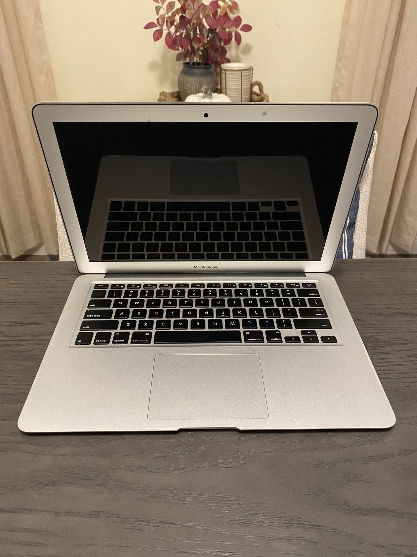 2017 MacBook Air i7 with 500 GB SSD, 8 GB Ram, Monterey IOS