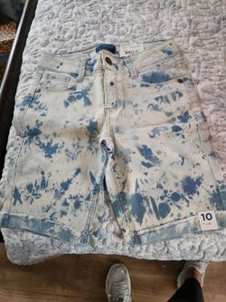 Shors para niña el rosita es talla 10 y el azil talla 10
