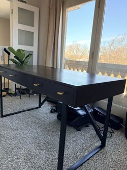 HIGH QUALITY LARGE DESK 