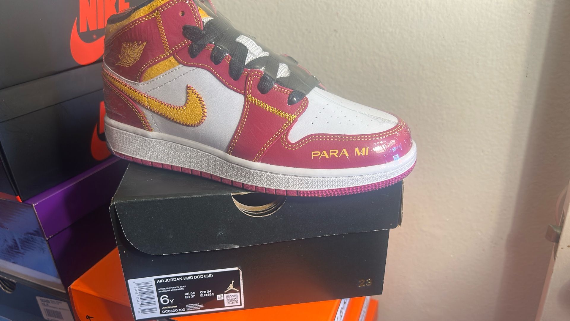Air Jordan 1 Mid DOD Dia De Los Muertos Grade School Size 6Y Women Size 7.5