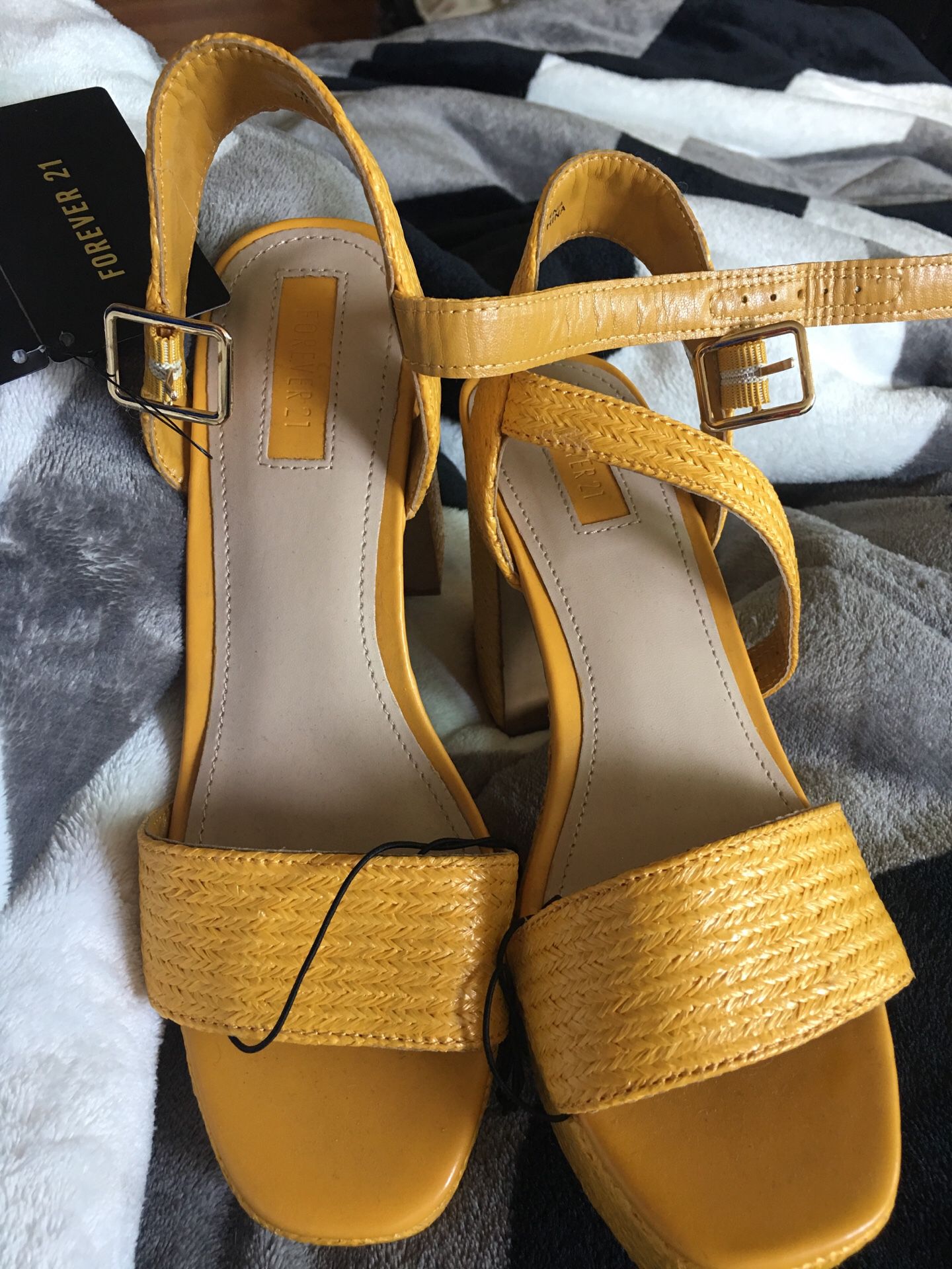 BRAND NEW FOREVER 21 5.5. SHOES