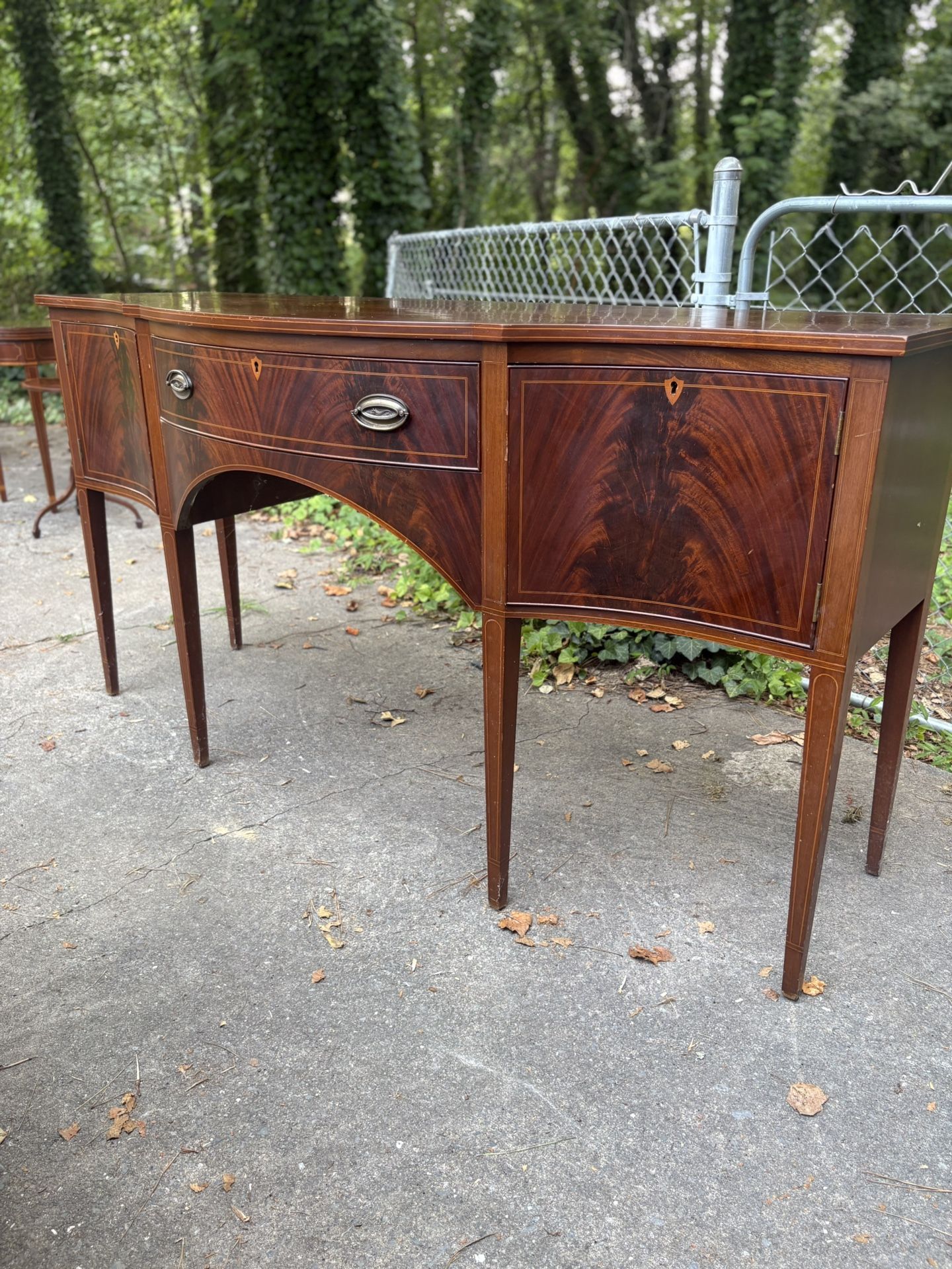 1960s Federal Biggs Inlaid Mahogany Sideboard