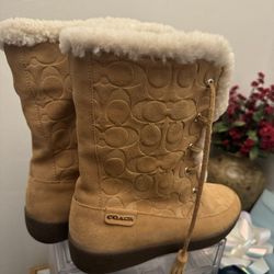 New!!! Coach Suede  Boots 👢 8.5 B