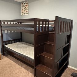 Twin bunk beds