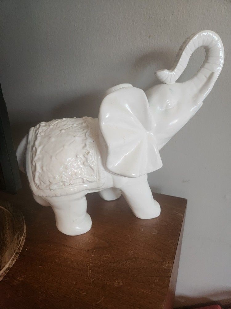Elephant 