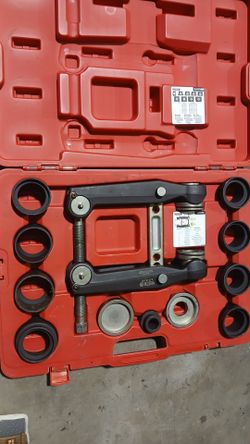 Lower ball joint tool