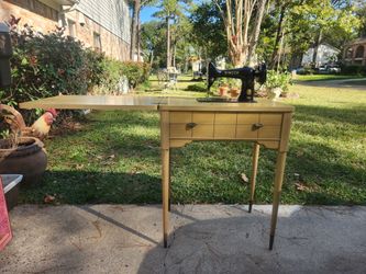 Vintage SEWING MACHINE