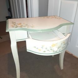 Vintage Style End Table 