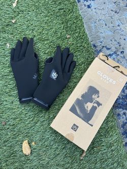 New Manera 2mm M Surf Gloves