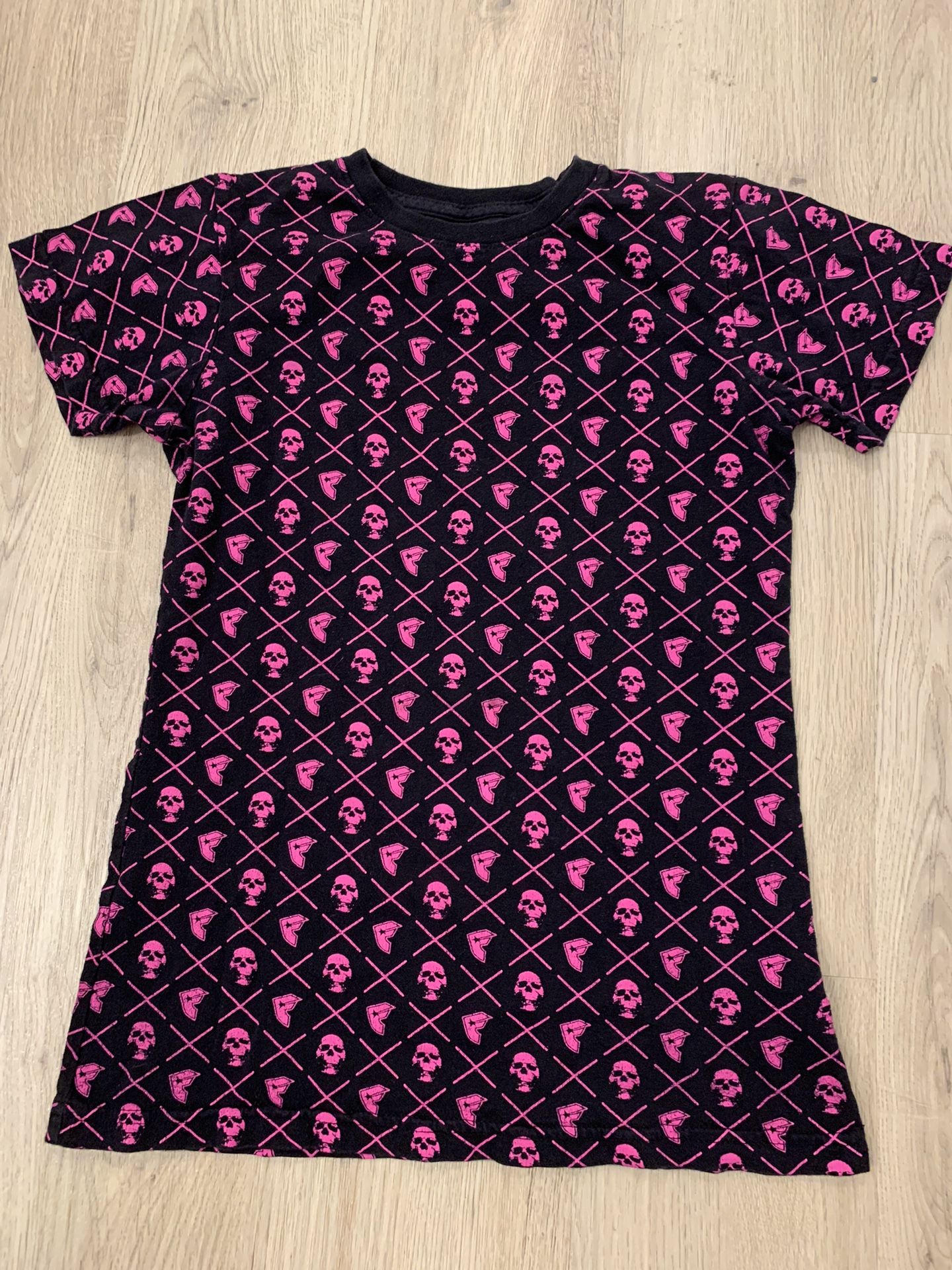 Famous Stars and Straps Shirt Size M Youth Girls AOP pink T-shirt Y2K #620