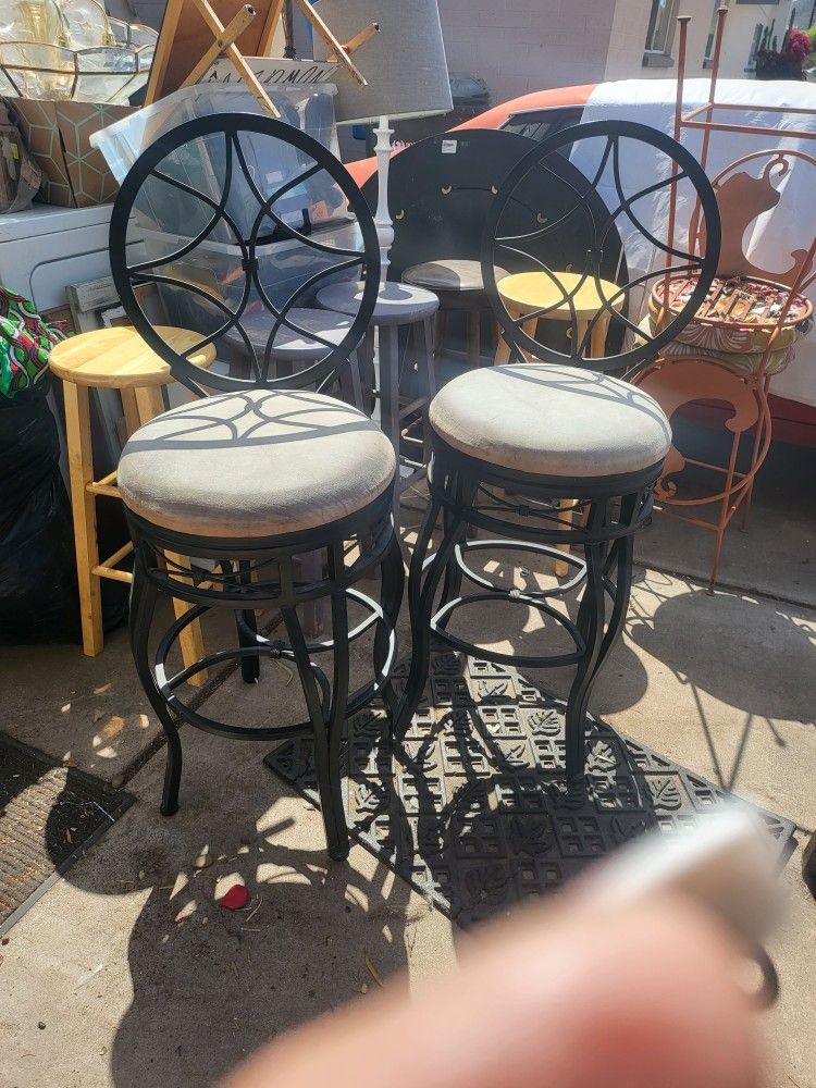 Set Of 2 Heavy Duty Bar Stools 75.00