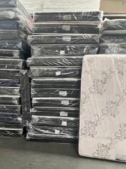 Set Queen size mattress and box spring