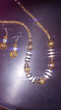 MATCHING GENUINE CRYSTAL NECKLACE & EARRINGS SET