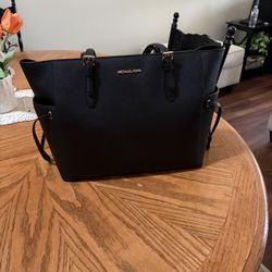 Michael Kors Gilly Large Jet Set Drawstring Top Zip Tote