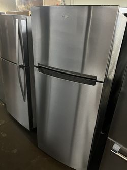 WHIRLPOOL STAINLESS STEEL TOP FREEZER REFRIGERATOR APARTMENT SIZE 