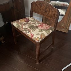 Vintage  Wide Chair 