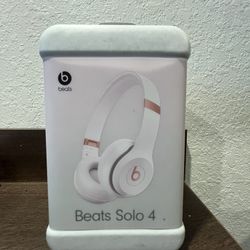Beats Solo 4