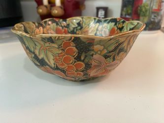 Rare Chinoiserie/Japanese-inspired “Famille Noire” or Mille Fleur style