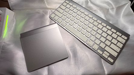 Apple Wireless Magic Keyboard & Magic Trackpad Set