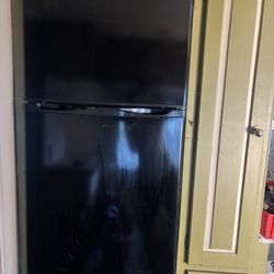 RV/Camper Refrigerator/Freezer 12 Volt DC 