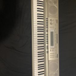  Casio WK-200 76-Key Personal Keyboard with MP3/Audio Connection and 570 Tones