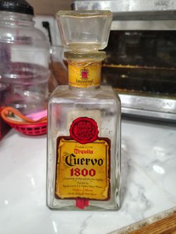 Vintage 1980s Jose Cuervo 1800 Añejo Decanter Bottle - Hartford CT Label