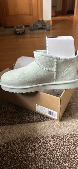 New With Tags Women Size 7 