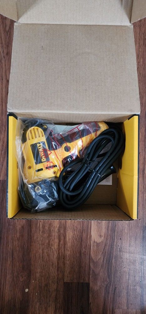 DEWALT 5" 120-Volt 6-Amp Corded Disc Sander 