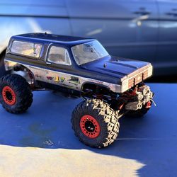 rc crawler  axial 1/10 brushless  RTR