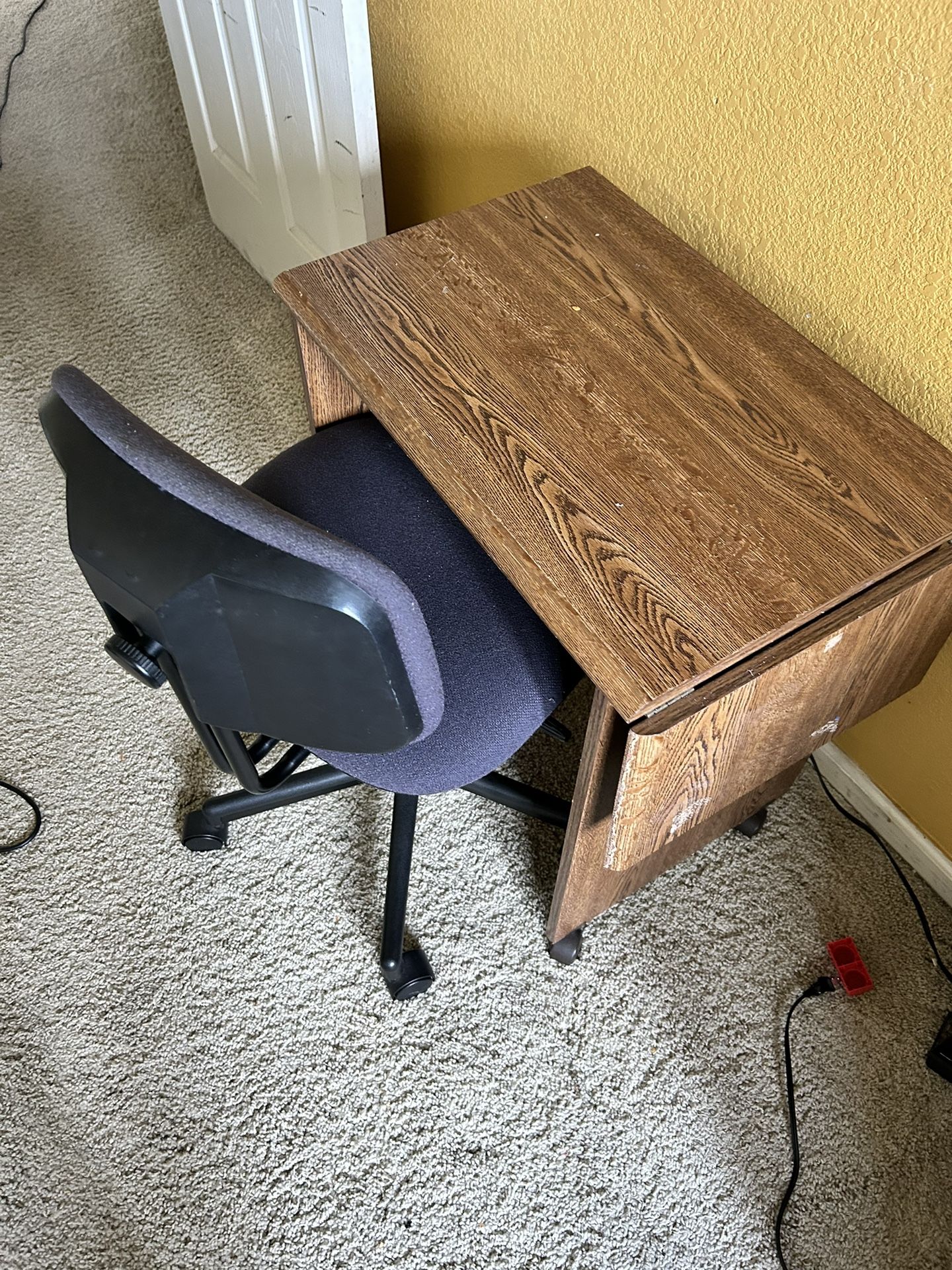 Small Desk Or Tv Stand-