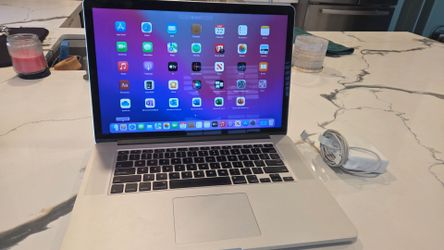 MacBook 15" i7 16Ram 512 Retina 2880X1800 wifi camera Monterey-God Batt and Charger