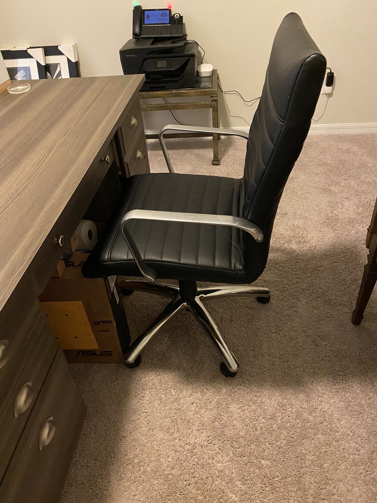 Brand new desk and chairs