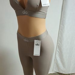 XL/2XL Yoga Airlift Sports Bra & Leggings