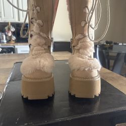Size 5M Tan DollsKill Boots 