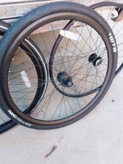 700c aluminum alloy double-wall rims with disc-brake hubs