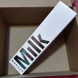Milk Makeup Setting Spray Hydro Grip 12HR Dewy Setting Spray With Hyaluronic Acid + Niacinamide