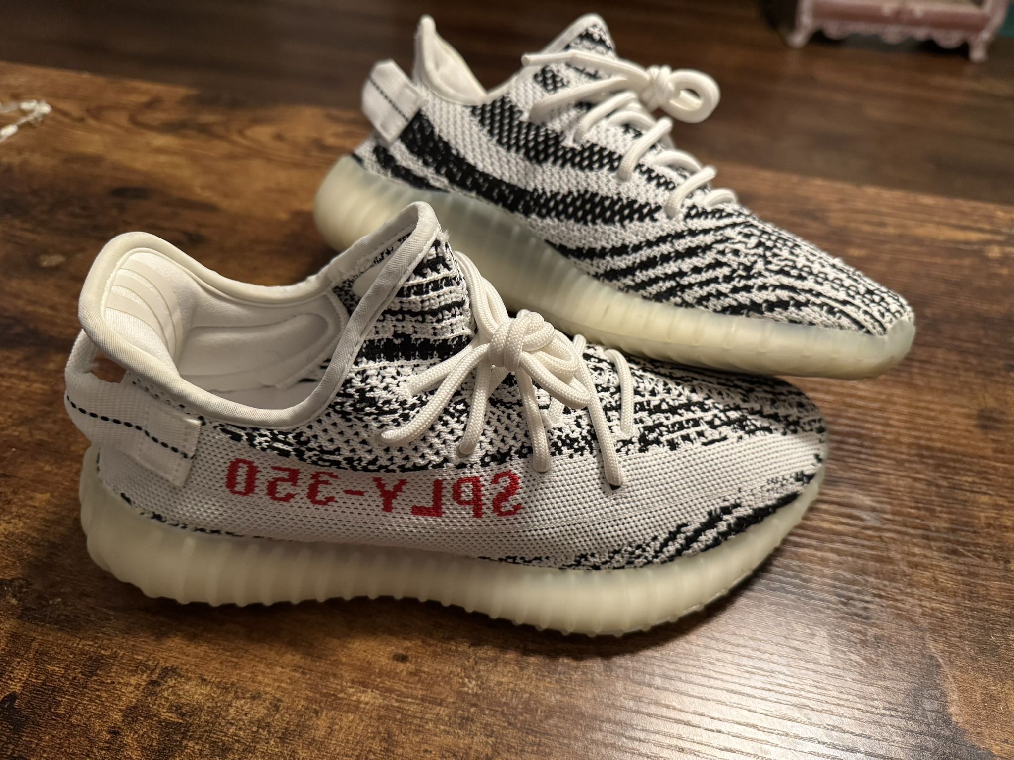 Women’s Yeezys Size 6.5