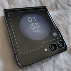 Samsung Galaxy Flip 5 (Screen/Hinge Issue)