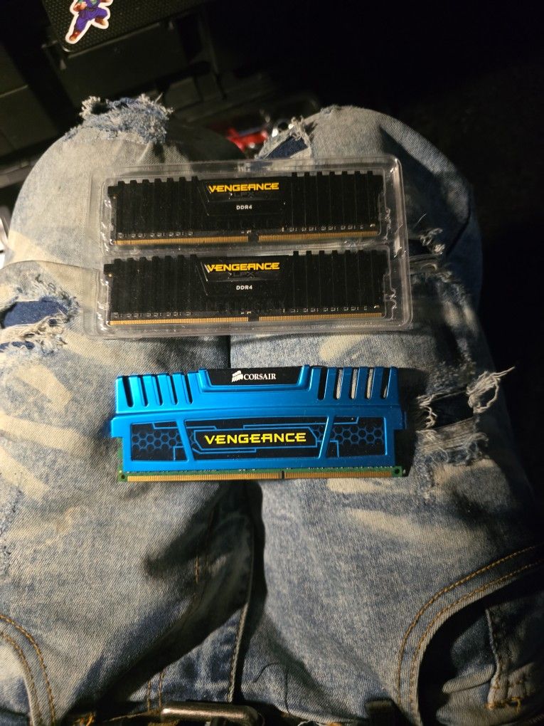 2 -NEW VENGEANCE LPX - (DDR4) & 1- CORSAIR VENGEANCE (DDR3)