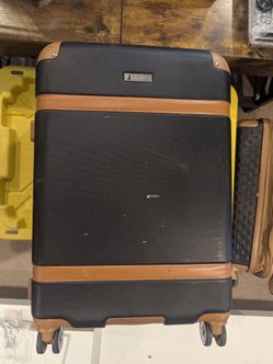 London Fog 24” Vintage II Spinner Suitcase (Hardside & Expandable)