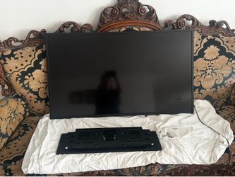 50” Insignia Roku Smart TV + Wall Mount Included