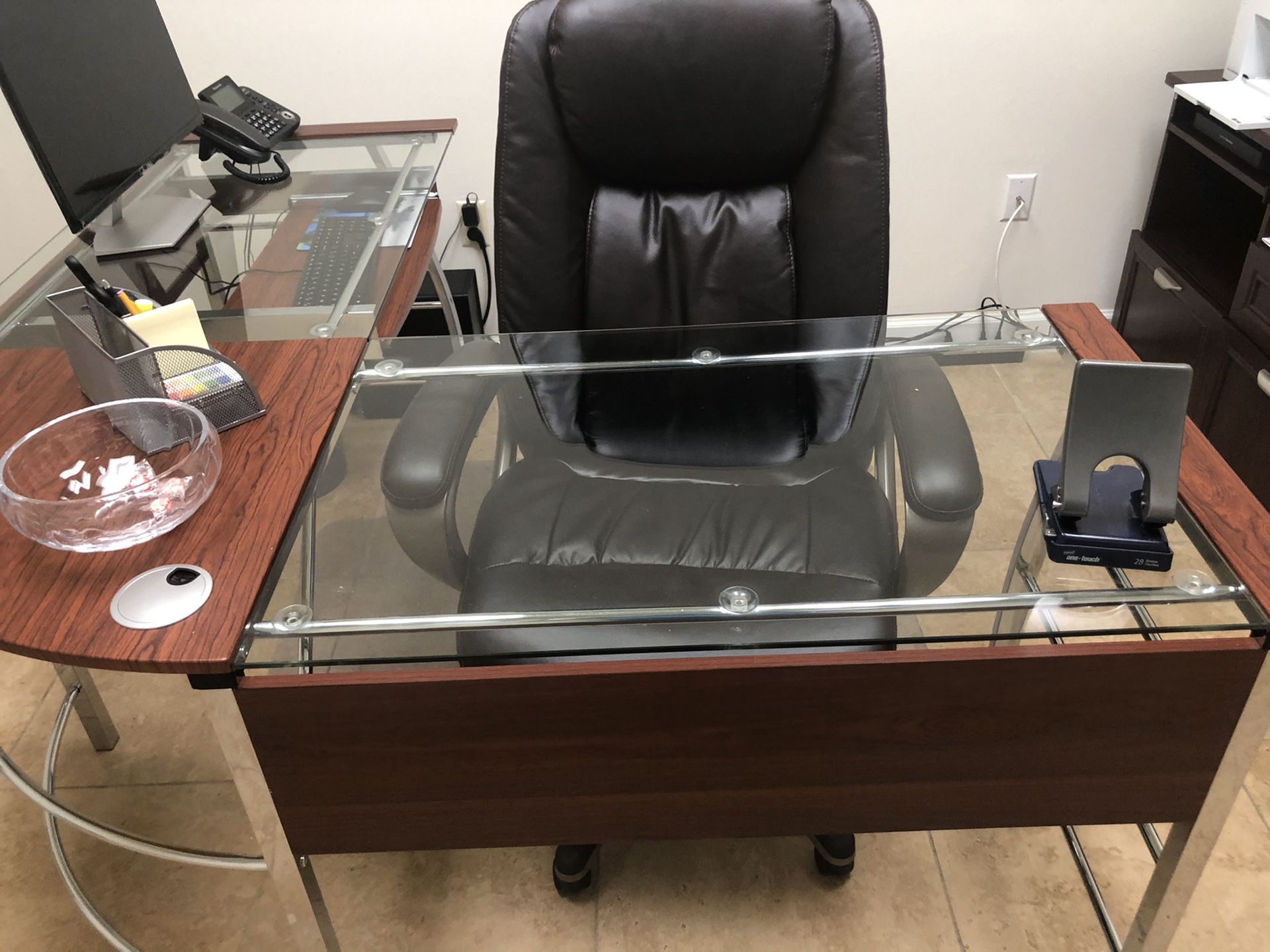 Wooden/glass L shaped desk