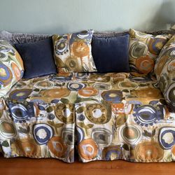 Day Bed/Twin Bed With Like New Mattress 