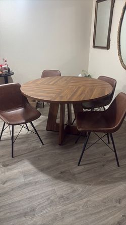 dining table and chairs!