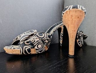 MIA FUNKY RETRO PRINT HEELS 7-1/2 
